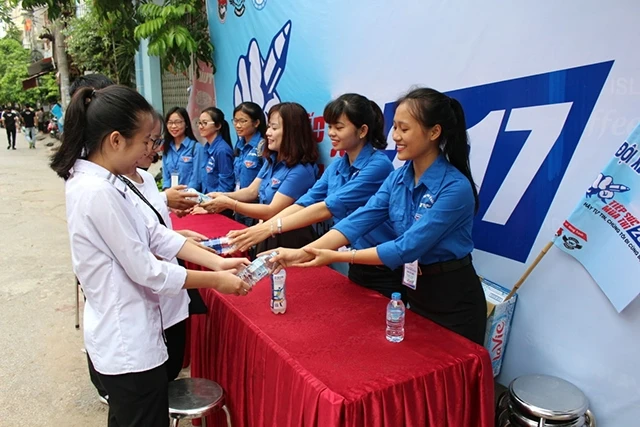 Tuổi trẻ TP Bắc Ninh tham gia "Tiếp sức mùa thi" năm 2017. Ảnh: KHÁNH ANH