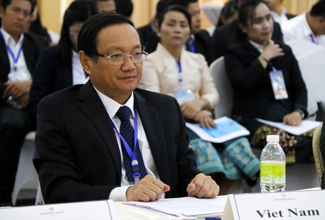 Đại sứ Việt Nam tại Lào Nguyễn Bá Hùng dẫn đầu Đoàn đại biểu Việt Nam tham dự Đối thoại ASEM lần thứ 6 về quản lý nguồn nước và phát triển bền vững, sáng 25-10.