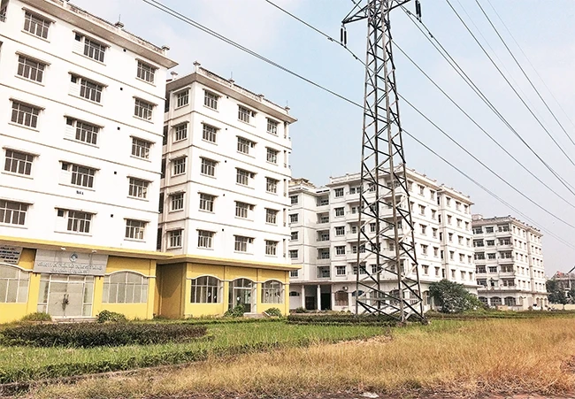 Ba tòa nhà tái định cư tại Khu đô thị Sài Đồng được đề xuất phá bỏ.