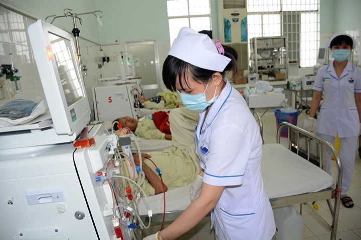 Máy chạy thận của Bệnh viện đa khoa Tây Ninh luôn hoạt động với tần suất cao để phục vụ công tác điều trị.