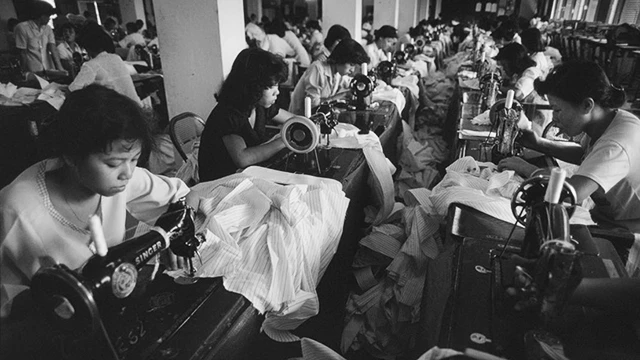 May mặc được xác định là một trong những ngành xuất khẩu chủ lực của Việt Nam từ khi Đổi mới. Ảnh tư liệu