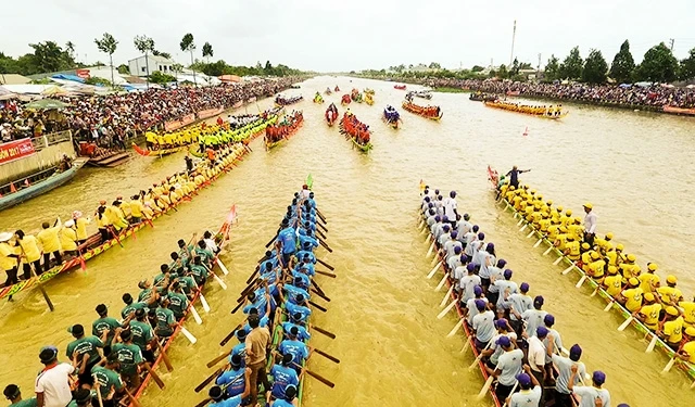 Đua ghe Ngo thể hiện bản sắc văn hóa, sự giao lưu và tình đoàn kết của người Khmer Nam Bộ.