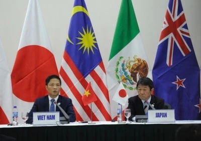 Bộ trưởng Công thương Việt Nam Trần Tuấn Anh và Bộ trưởng Chính sách Kinh tế Tài chính Nhật Bản Toshimitsu Motegi đồng chủ trì thông cáo kết quả cuộc họp.