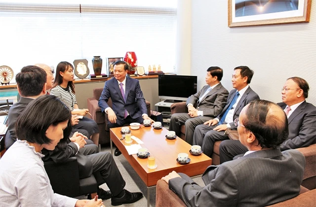 Bộ trưởng Tài chinh Đinh Tiến Dung làm việc với cố vấn Chinh phủ Nhật Bản về hợp tác tài chinh Việt Nam - Nhật Bản.