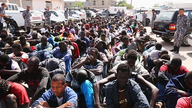 Hàng nghìn người nhập cư mắc kẹt tại Libya. Ảnh: GETTY IMAGES