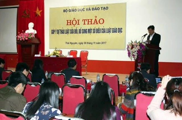 Thứ trưởng Bộ GD và ĐT Nguyễn Hữu Độ phát biểu khai mạc hội nghị.