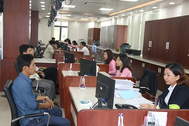Từ khi Trung tâm Hành chính công và Xúc tiến đầu tư tỉnh Quảng Nam đi vào hoạt động, các thủ tục hành chính được giải quyết kịp thời hơn trước.