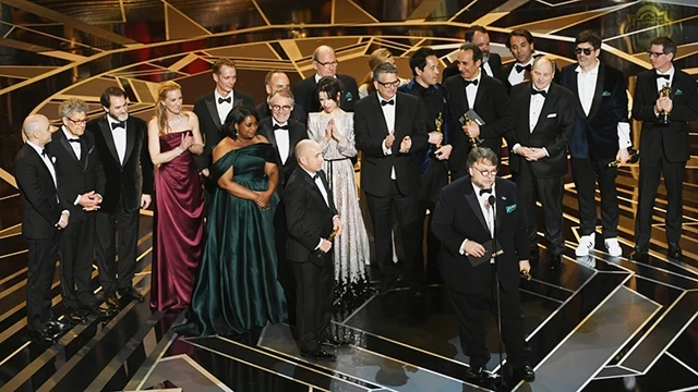 Đoàn làm phim The shape of water tại lễ trao giải Oscar 2018. Ảnh: GETTY