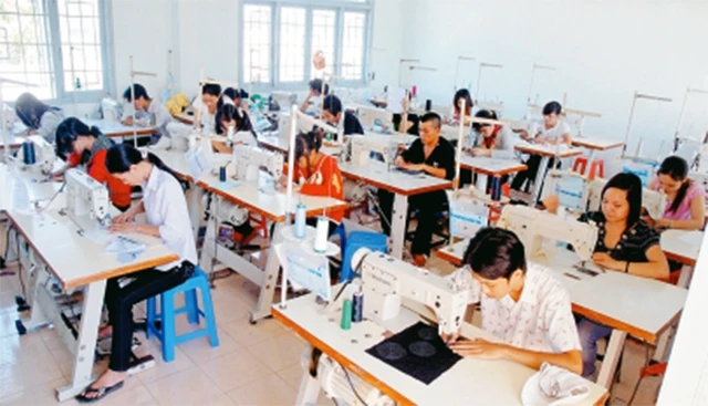 Đào tạo nghề cho lao động trẻ tại Trung tâm dạy nghề huyện Cần Giờ.