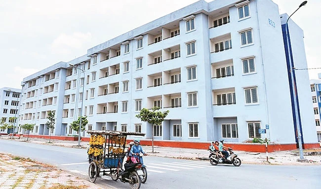 Mặc dù đã xây dựng hoàn chỉnh nhưng khu nhà tái định cư Vĩnh Lộc B (Bình Chánh) vẫn không thu hút được người dân vào ở.
