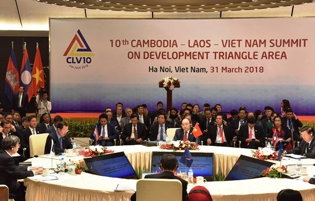 Hội nghị Cấp cao CLV 10 với sự tham dự của ba nước Việt Nam, Lào, Campuchia.