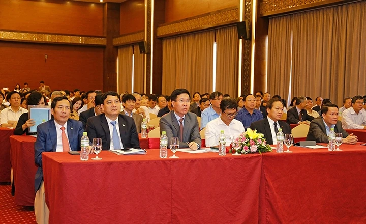 Đồng chí Võ Văn Thưởng và các đại biểu tại hội nghị toàn quốc Hội Nhà báo Việt Nam. Ảnh: BÍCH HUỆ (TTXVN)