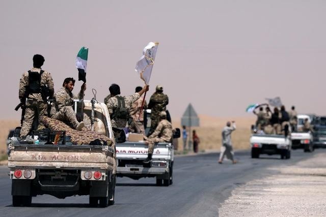 Các thành viên của SDF trên đường tới Raqqa, Syria, tháng 6-2017. (Ảnh: Reuters)