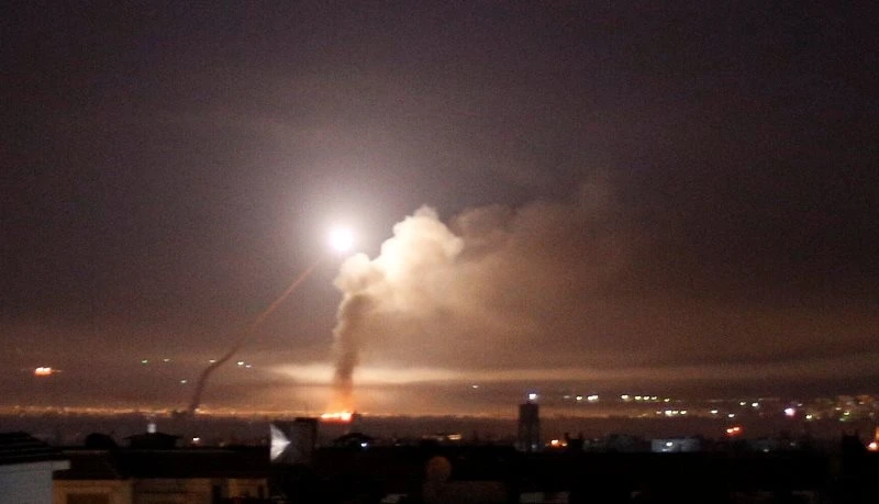 Cảnh phóng tên lửa nhìn từ Damascus, ngày 10-5. (Ảnh: Reuters)