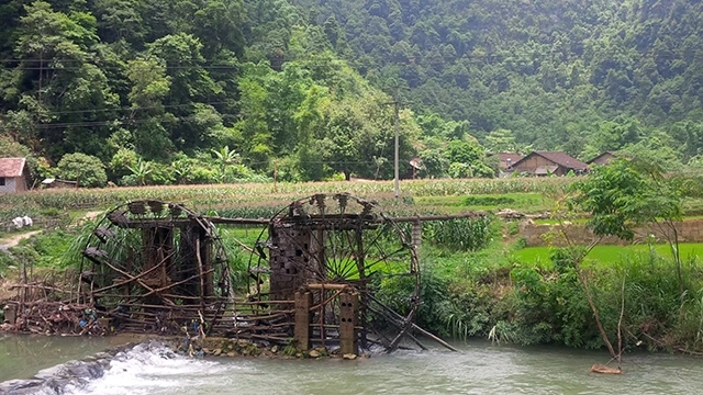 Vẻ đẹp yên bình ở huyện Trùng Khánh, tỉnh Cao Bằng với những cọn nước của đồng bào dân tộc thiểu số.