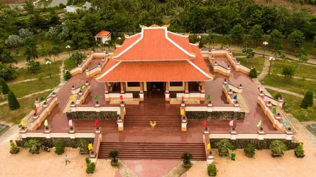 Đền thờ Bác Hồ được xây dựng mới khang trang tại huyện Cù Lao Dung, tỉnh Sóc Trăng.