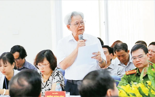 Đảng viên phường Thành Công (quận Ba Đình, TP Hà Nội) phát biểu ý kiến tại Hội nghị Ban Chấp hành Đảng bộ mở rộng tháng 5 năm 2018.