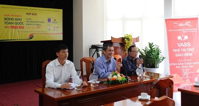Ông Trần Hữu Việt, Trưởng Ban Văn hóa - Văn nghệ Báo Nhân Dân, Trưởng Ban Tổ chức giải phát biểu ý kiến tại buổi họp báo. (Ảnh: DUY LINH)