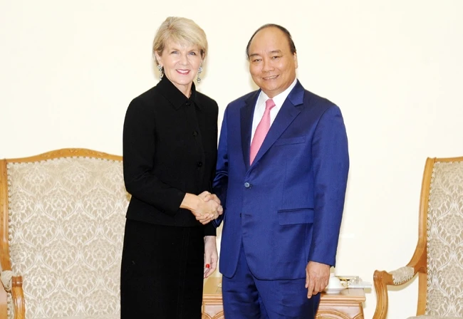 Thủ tướng Nguyễn Xuân Phúc và Bộ trưởng Ngoại giao Australia G. Bishop. Ảnh: TRẦN HẢI