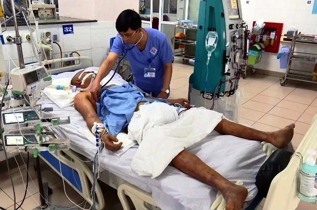 Anh Ma Đình Du đang được điều trị tích cực tại Bệnh viện Trung ương Thái Nguyên.
