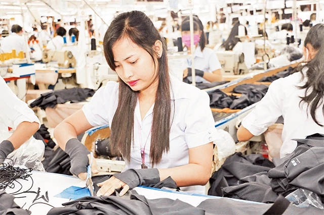 Công ty TNHH TM & DV Quang Xuân ở xã Tân Thông Hội, huyện Củ Chi đã tạo việc làm với thu nhập ổn định cho người dân trên địa bàn.