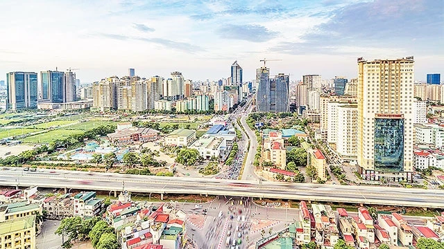 Với định hướng trở thành một đô thị hiện đại, thành phố Hà Nội nỗ lực thực hiện nhiều giải pháp nhằm thiết lập môi trường đầu tư minh bạch, an toàn và thân thiện, góp phần thu hút nguồn vốn từ các nhà