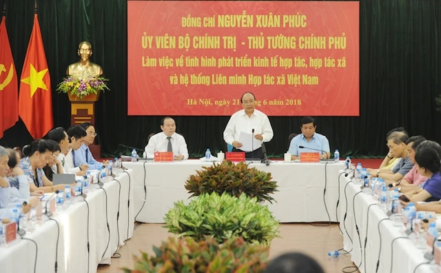 Thủ tướng Nguyễn Xuân Phúc làm việc với Liên minh HTX Việt Nam