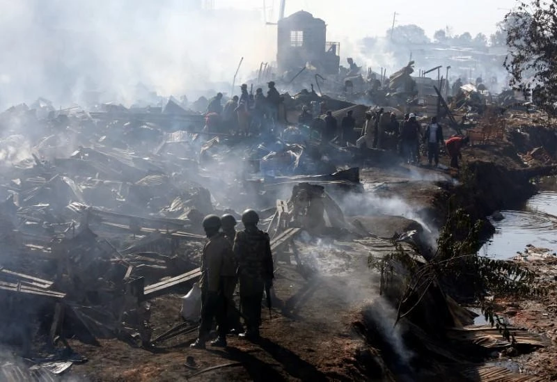 Cảnh tượng hoang tàn sau đám cháy tại chợ Gikomba, Kenya, ngày 28-6. (Ảnh: Reuters)