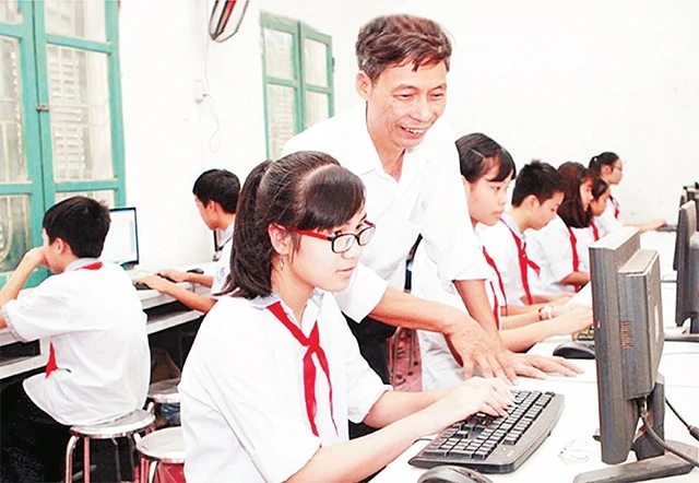 Giờ thực hành Tin học tại Trường THCS Tân Hội (xã Tân Hội, huyện Ðan Phượng). Ảnh: Nguyễn Phương