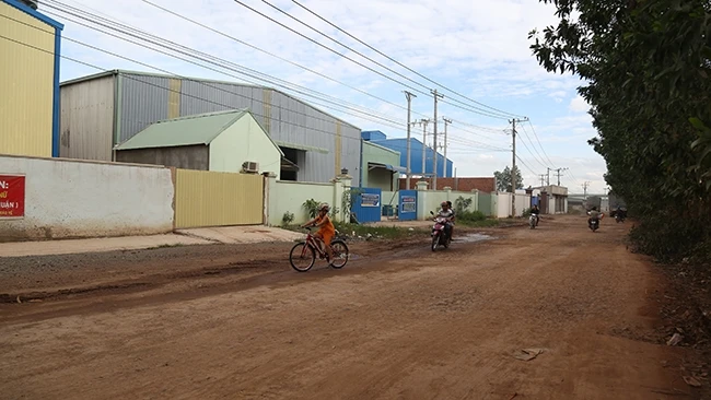 Nhiều nhà xưởng công nghiệp đã được xây dựng trái phép tại khu vực quy hoạch Cụm công nghiệp Phước Tân, TP Biên Hòa, tỉnh Đồng Nai.