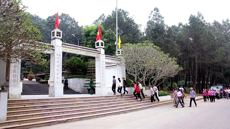 Ngã ba Ðồng Lộc, địa chỉ đỏ giáo dục truyền thống cách mạng.