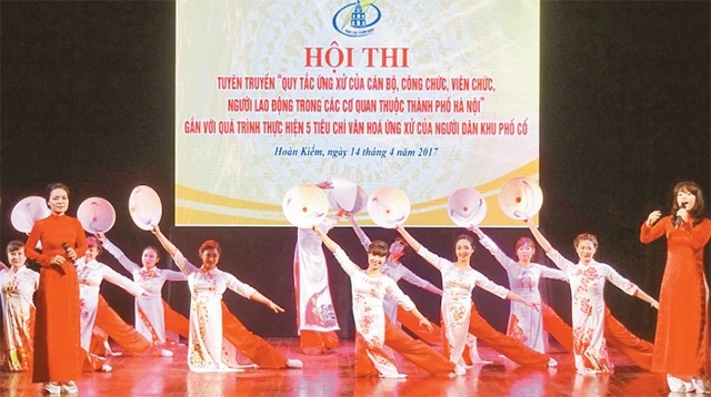 Hội thi tuyên truyền thực hiện Quy tắc ứng xử của quận Hoàn Kiếm góp phần nâng cao nhận thức của cán bộ, nhân dân trong xây dựng văn hóa người Hà Nội. 