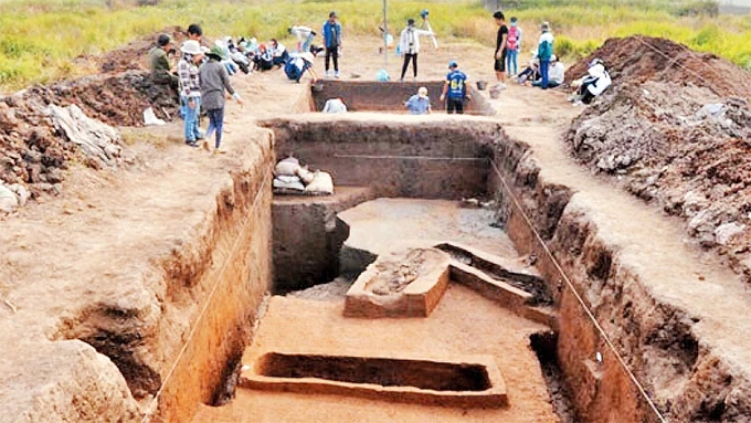 Hiện trường khai quật khảo cổ học Vườn Chuối (Lai Xá, Kim Chung, Hoài Ðức, Hà Nội). Ảnh: LINH ANH