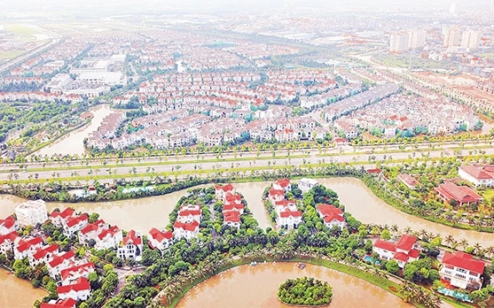 Không gian đô thị được mở rộng về nhiều hướng với các khu đô thị mới hiện đại. Trong ảnh: Khu đô thị Việt Hưng, quận Long Biên. Ảnh: Hoàng Phú