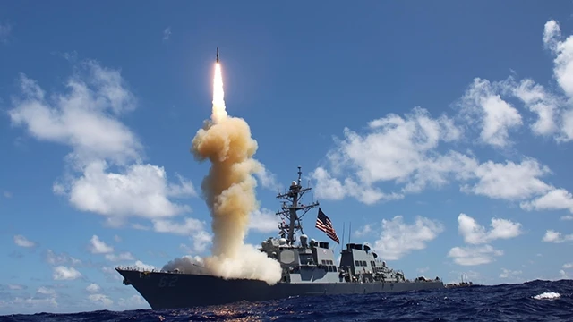 Tàu chiến Mỹ thử nghiệm hệ thống tên lửa đánh chặn của MDA. Ảnh: NAVYLIVE