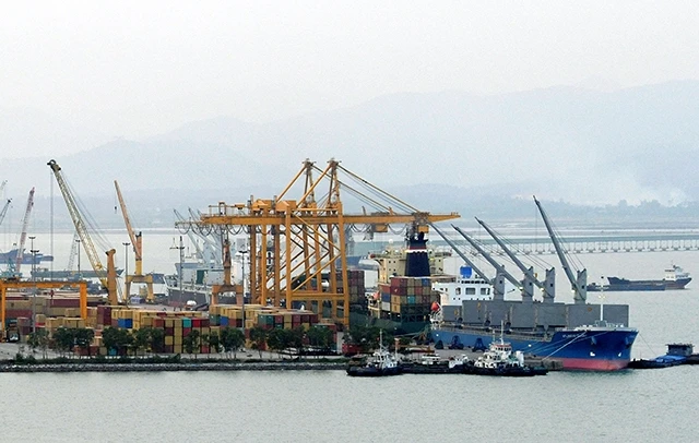 Hàng hóa xuất khẩu sang các nước ASEAN tại cảng Cái Lân (Quảng Ninh). Ảnh: THANH HÀ