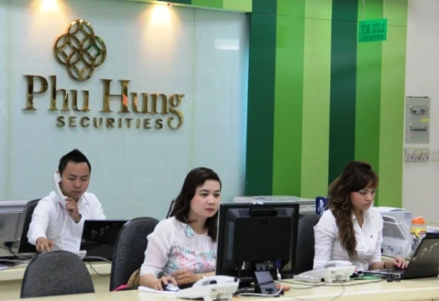 Công ty cổ phần Chứng khoán Phú Hưng được cấp mã PHS.