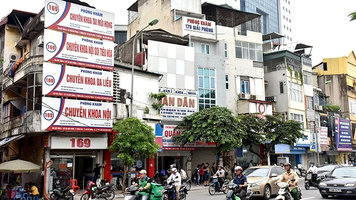 Hiện Hà Nội là một trong ba địa phương đứng đầu cả nước về số lượng cơ sở khám, chữa bệnh tư nhân. Ảnh: Nguyễn Ðăng