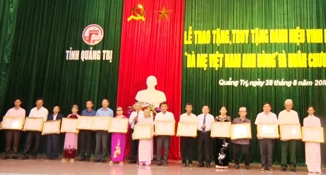 Trao tặng và truy tặng danh hiệu "Bà mẹ Việt Nam Anh hùng" cho 103 mẹ ở Quảng Trị.
