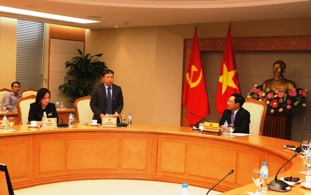 Ông Nghiêm Phú Hoàn phát biểu tại buổi gặp mặt các đơn vị cung cấp dịch vụ cho hội nghị.