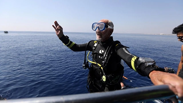 Thợ lặn cao tuổi nhất thế giới