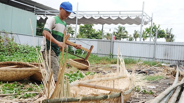 Nghề đan thuyền dần mai một do xu thế ngày càng ít người gắn với nghề đánh bắt gần bờ.