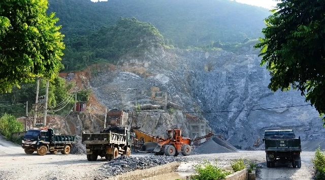 Hoạt động khai thác đá của Công ty TNHH Hải Phú, TP Hà Giang gây ô nhiễm môi trường.