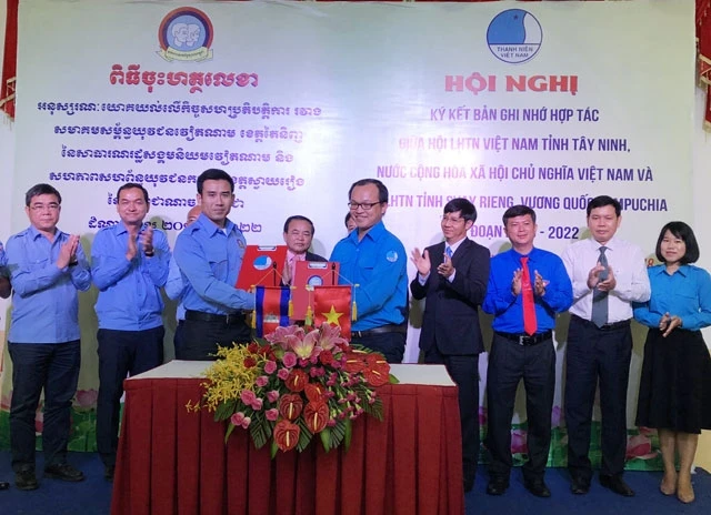 Thanh niên Tây Ninh và tỉnh Svay Rieng (Campuchia) ký thỏa thuận hợp tác