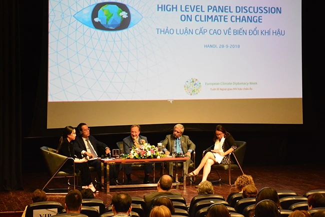 Các diễn giả tại Phiên thảo luận cấp cao về Biến đổi khí hậu, diễn ra sáng 28-9 tại Hà Nội.