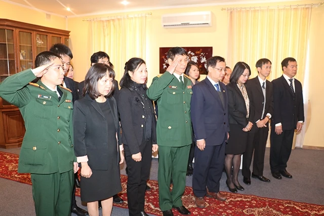 Đại sứ quán Việt Nam tại Ukraine tổ chức lễ viếng nguyên Tổng Bí thư Đỗ Mười