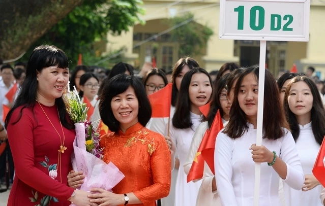 Thày trò Trường THPT Việt Đức (Hà Nội) trong ngày khai giảng (Ảnh: THỦY NGUYÊN)