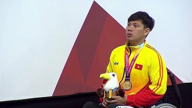 Với ba HCV và ba kỷ lục đại hội, VĐV bơi lội Võ Thanh Tùng góp công lớn vào thành tích chung của đoàn thể thao người khuyết tật Việt Nam tại Asian Para Games 2018. (Ảnh: VOV)