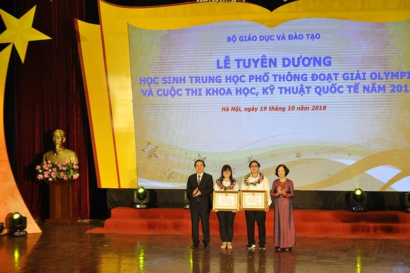 Tuyên dương học sinh đoạt giải Olympic và khoa học kỹ thuật quốc tế năm 2018