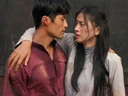 Johnny Trí Nguyễn và Ngô Thanh Vân trong phim "Dòng máu anh hùng".